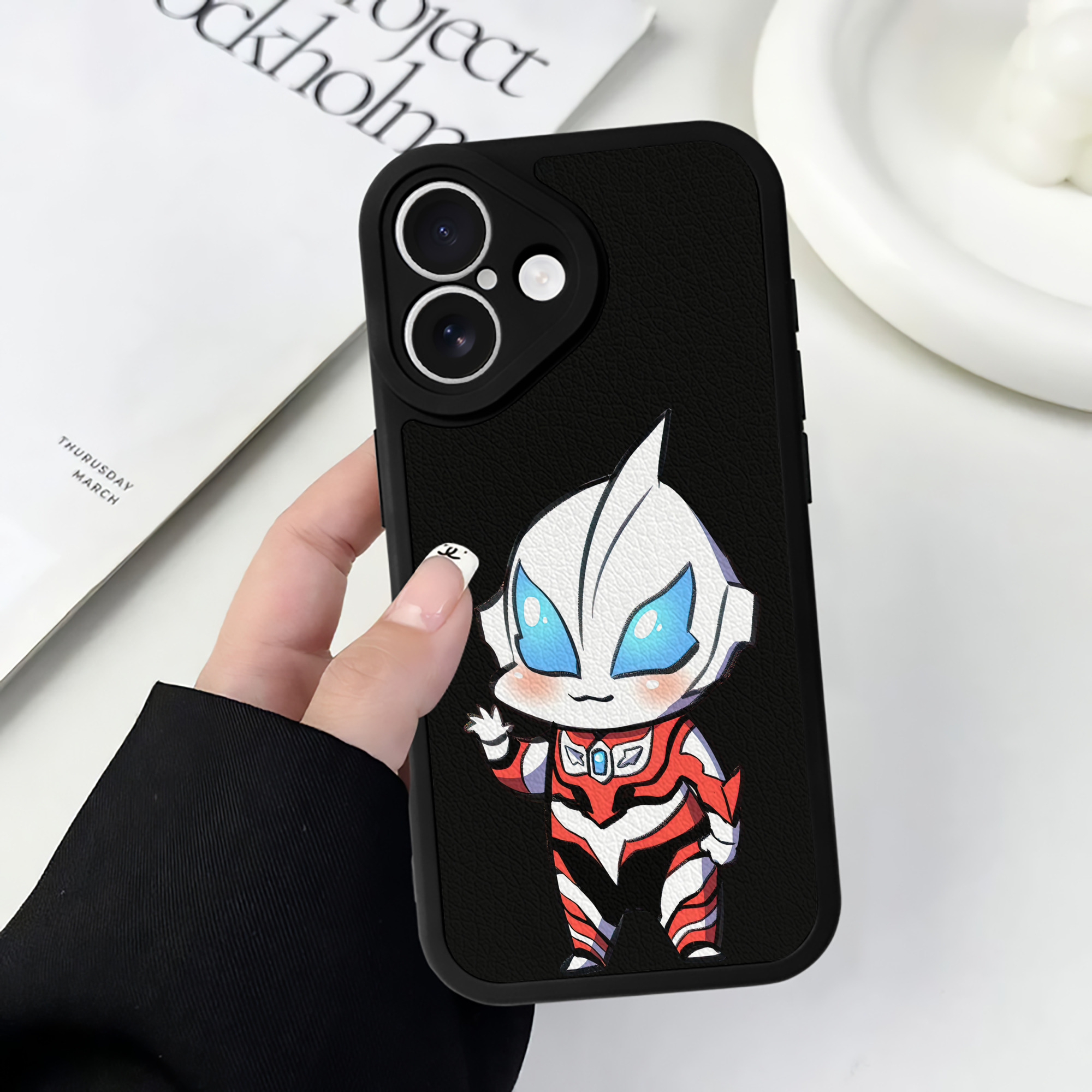 （画像用） ウルトラマン Ultraman 【iPhone 16シリーズ対応】シリコンスマホケース（レザー調） 材質：シリコン
